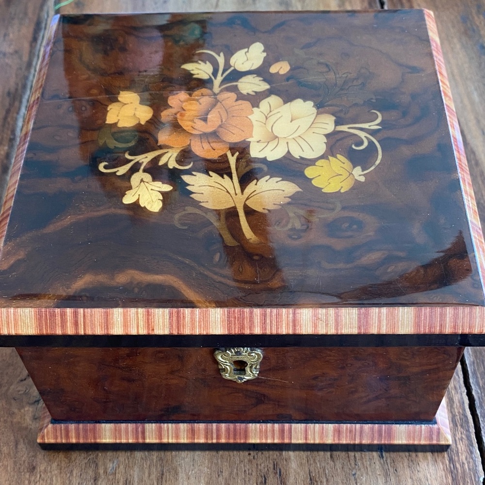 Decorative Wooden Floral Inlay musical Jewelry Box - Brown